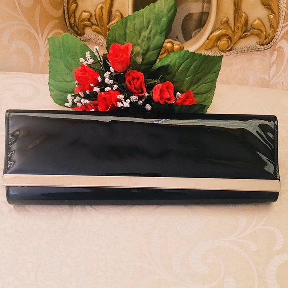 NWOT BLACK CLUTCH PURSE! - Picture 1 of 3